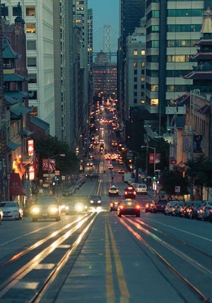 夜景。城市