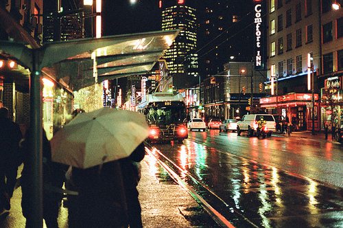 雨季夜景唯美图片