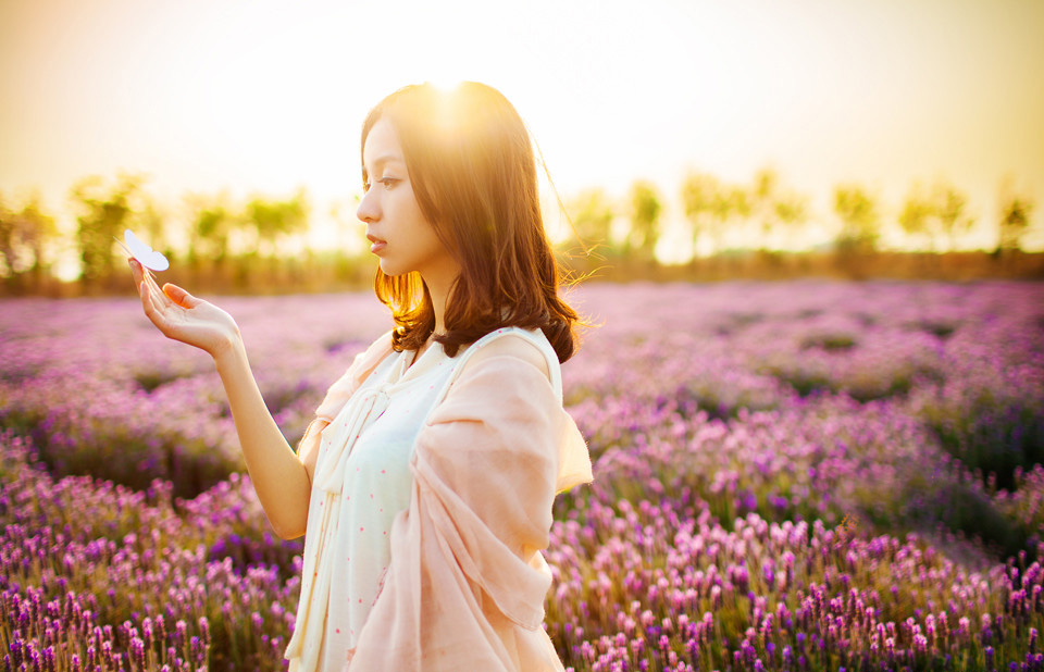 温馨的女生治愈系唯美图片