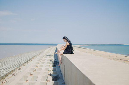 愿我能在海边旅游 海边女生美图