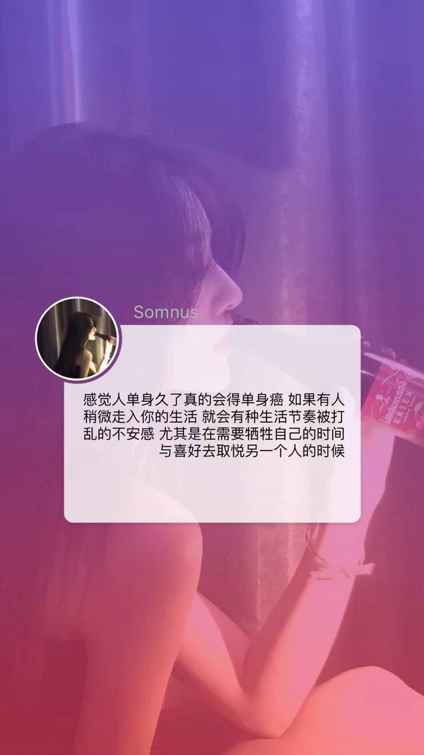 把自己活成了一面镜子 像自己却又不是自己